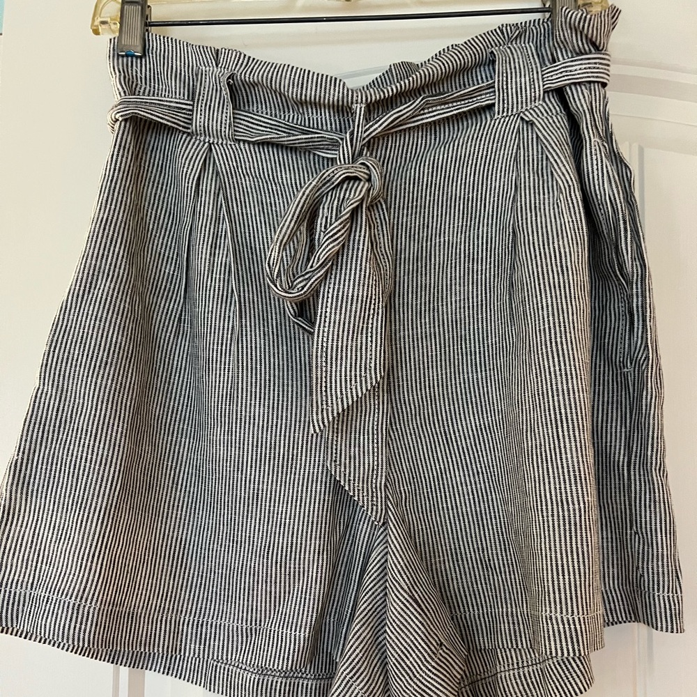 Max Studio pinstripe shorts and jacket - Picture 2 of 3